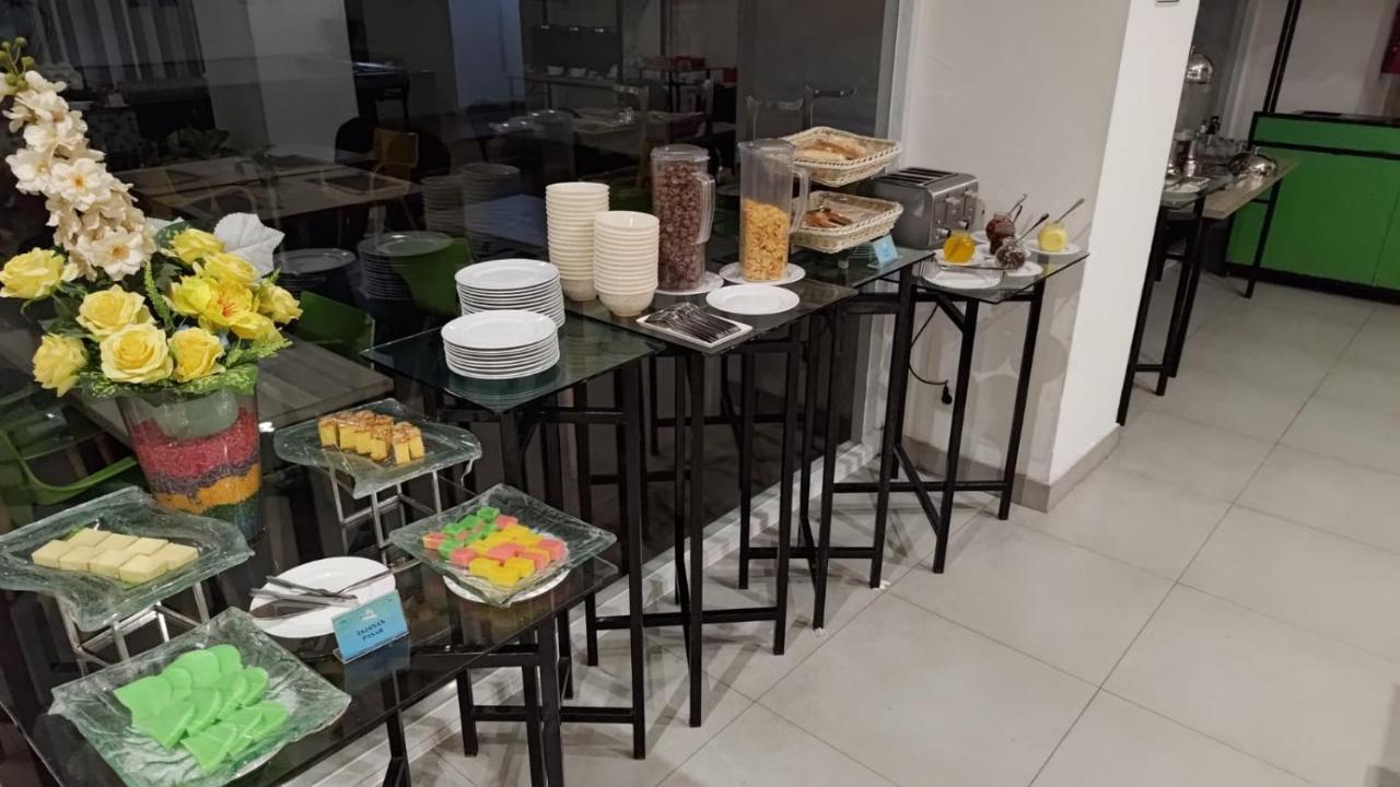 Khas Makassar Hotel Ngoại thất bức ảnh
